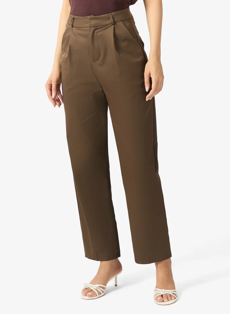 ايلا بنطلون بقصة مستقيمة